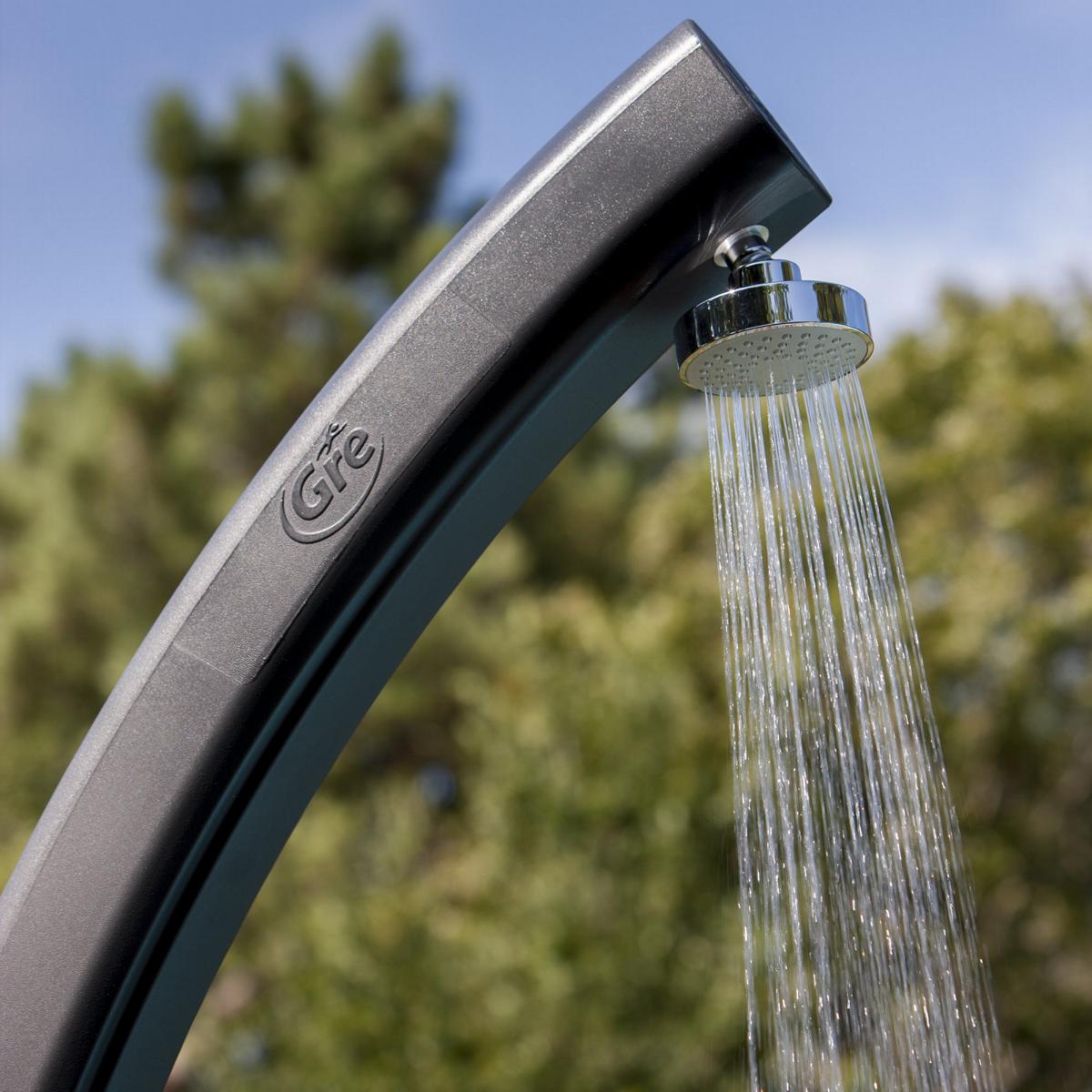 GRE PE-Solardusche geschwungen 25 Liter in schwarz