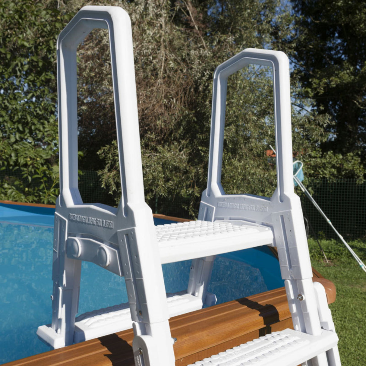 Échelle de sécurité GRE Premium en PEHD pour piscines hors sol - pour hauteurs de piscine 120 cm - 132 cm