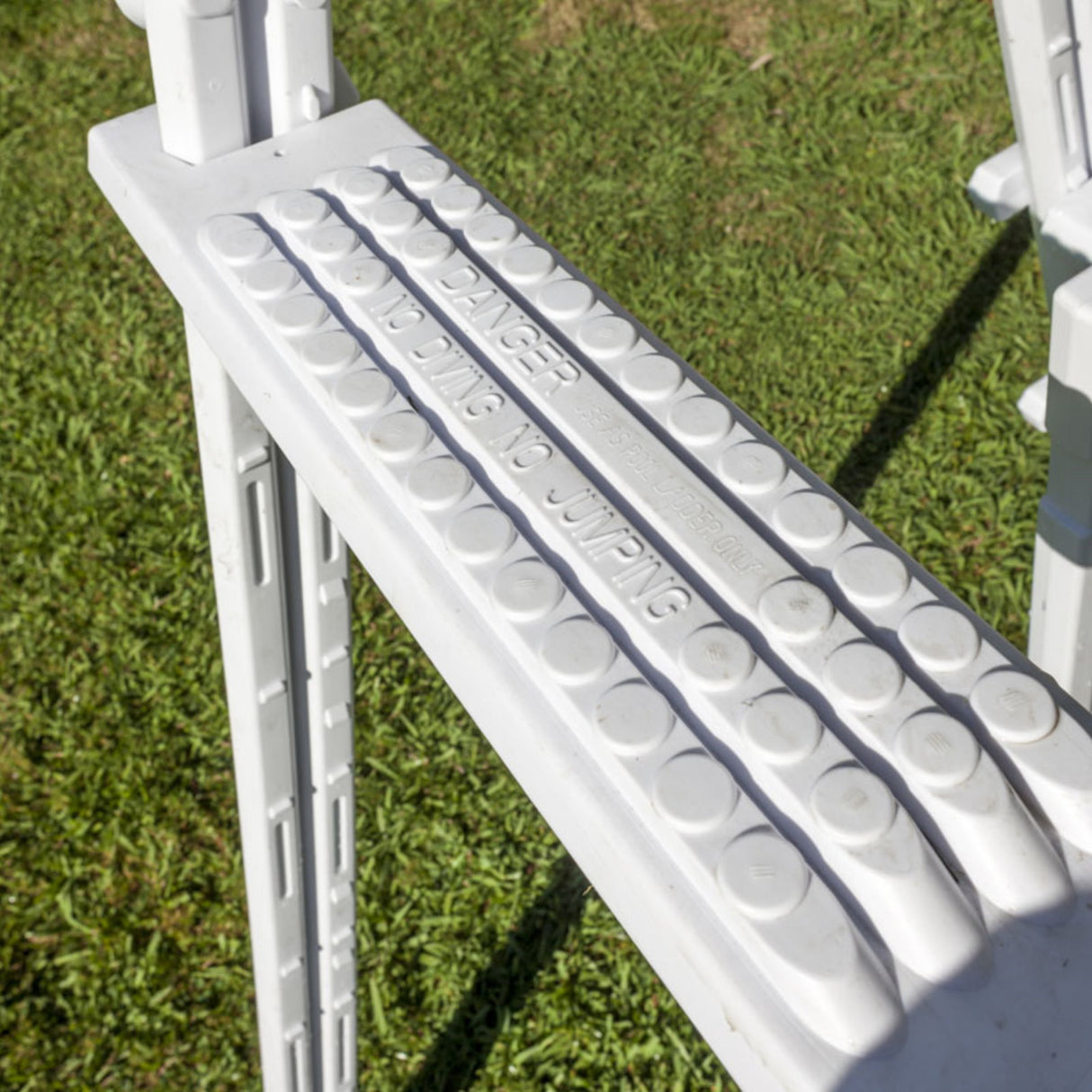 Échelle de sécurité GRE Premium en PEHD pour piscines hors sol - pour hauteurs de piscine 120 cm - 132 cm